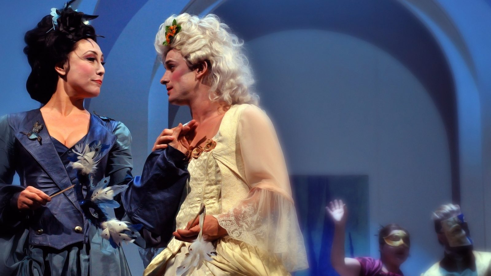 “Le Chevalier d’Éon”: La comédie qui fait du bien! - Brussels is yours